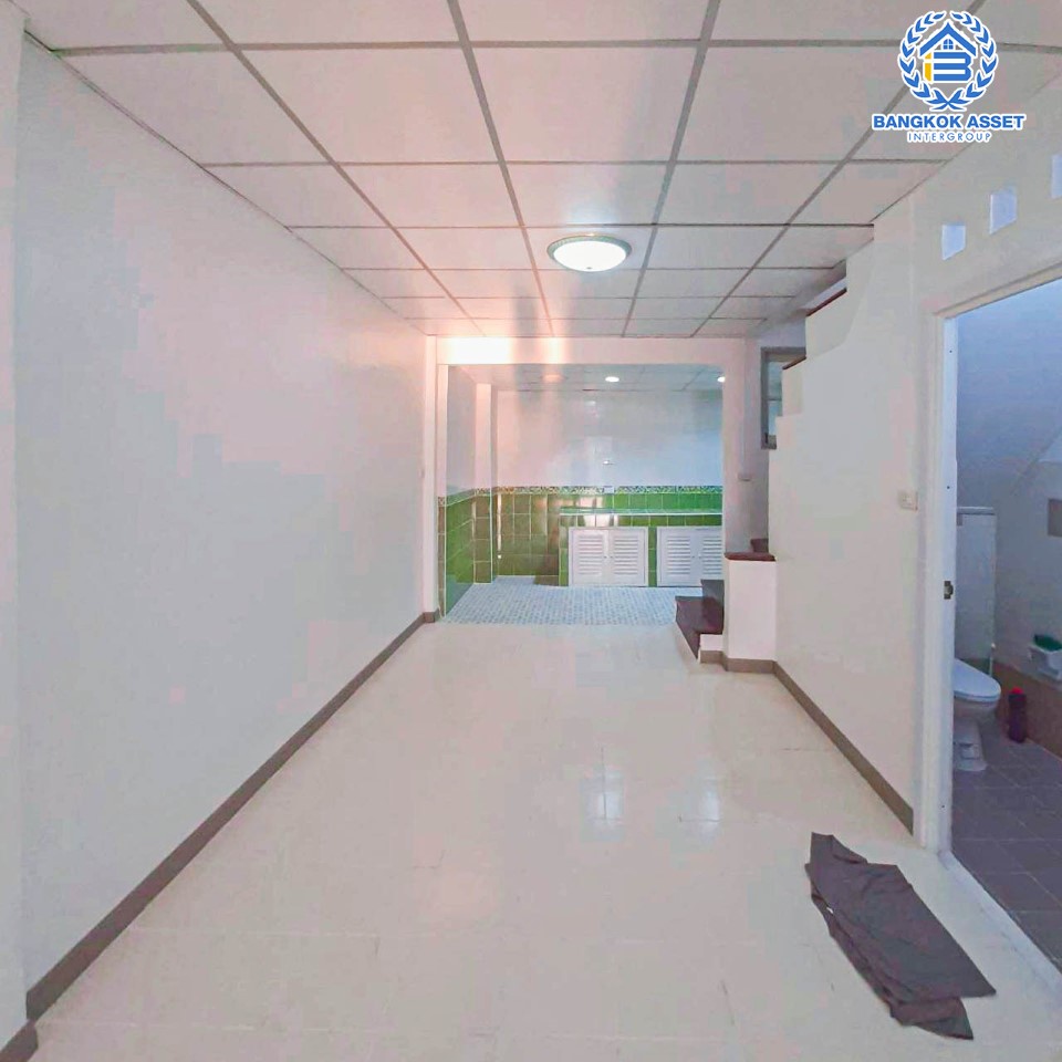 *****ทาวน์เฮ้าส์มือสอง ย่านนนทบุรี ม.มนวดีพาร์ค วัดลาดปลาดุก บ้านตกแต่งใหม่ เนื้อที่ 23.4 ตร.ว. ฟังก์ชัน 3 ห้องนอน 2 ห้องน้ำ 1 ที่จอดรถ ทาวน์เฮ้าส์ดีไซน์สวย แถมฟรี เครื่องปรับอากาศ 1 เครื่อง บนทำเลแห่งการเดินทาง ใกล้รถไฟฟ้าสายสีม่วง "สถานีคลองบางไผ่" ใกล้เซ็นทรัลเวสต์เกต ในราคาสุดคุ้ม